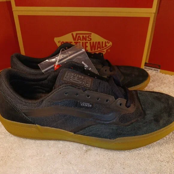 Vans Men's 6.5/Women's 8 AVE Pro Black/Gum (with extra laces) VN0A5HENB9M